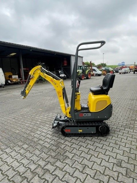 Wacker Neuson 803 minigraver met snelwissel en 3 bakken