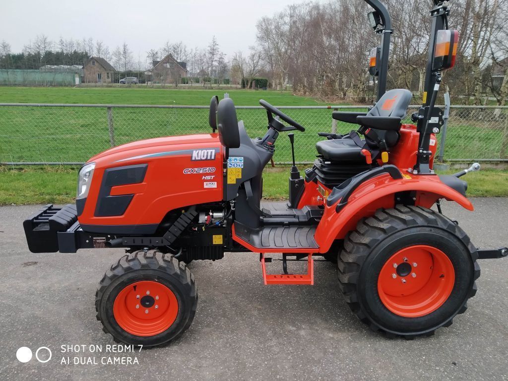 KIOTI CX2510 hst Rops 4wd 25 pk nieuw ACTIE live is to short to buy a boring tractor !! evt met voorlader