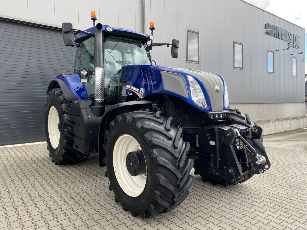New Holland T8.330