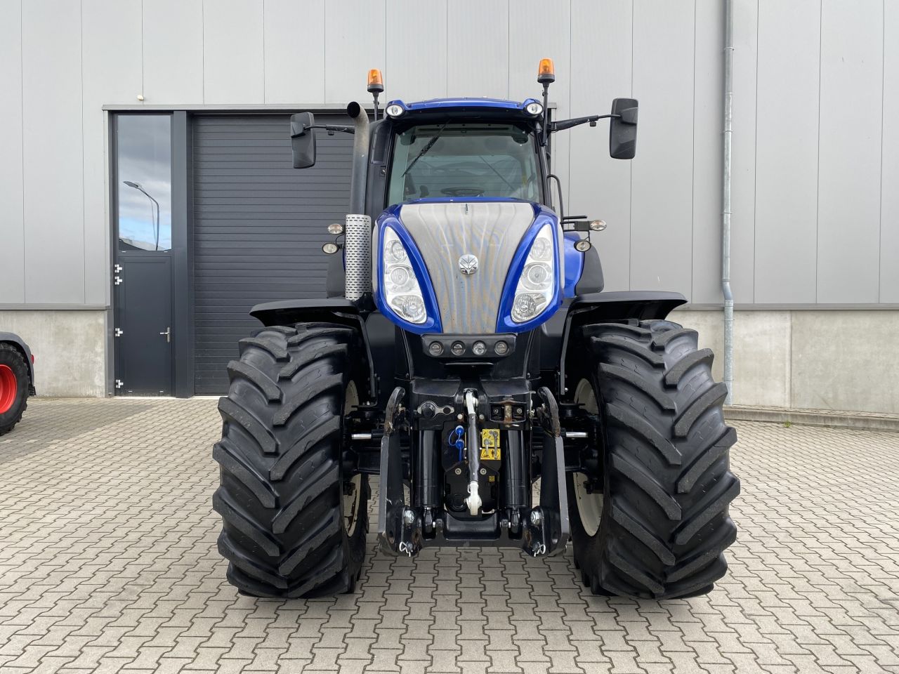New Holland T8.330