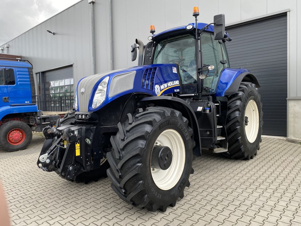 New Holland T8.330