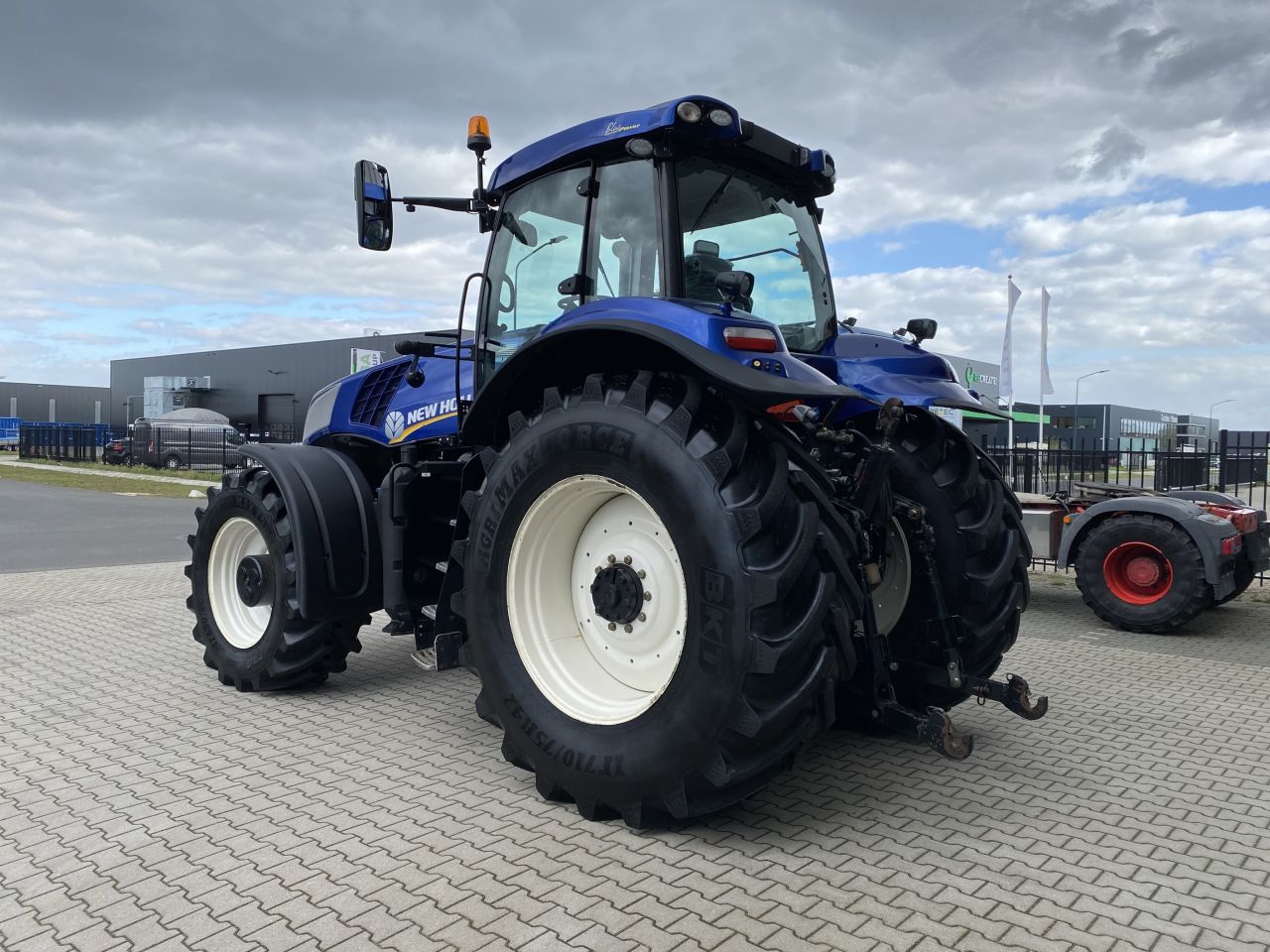 New Holland T8.330