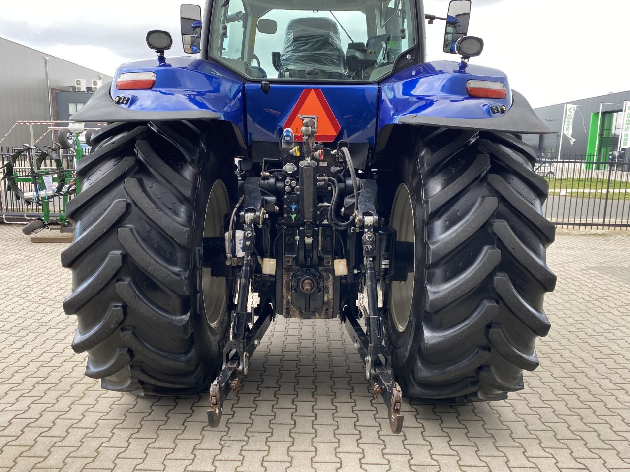 New Holland T8.330