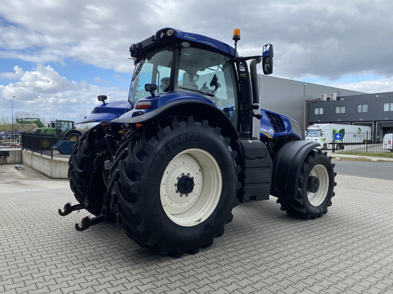 New Holland T8.330