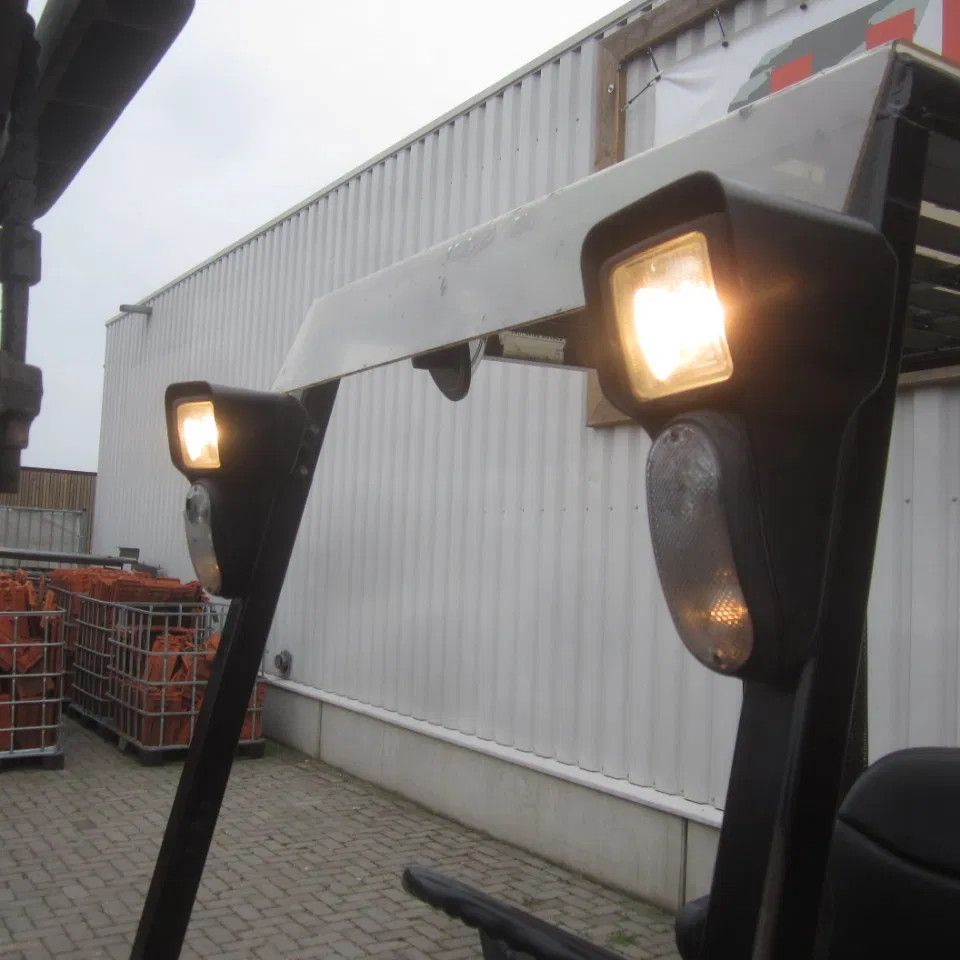 Yale GLP16, LPG-gas, triplex, side shift, container mast.