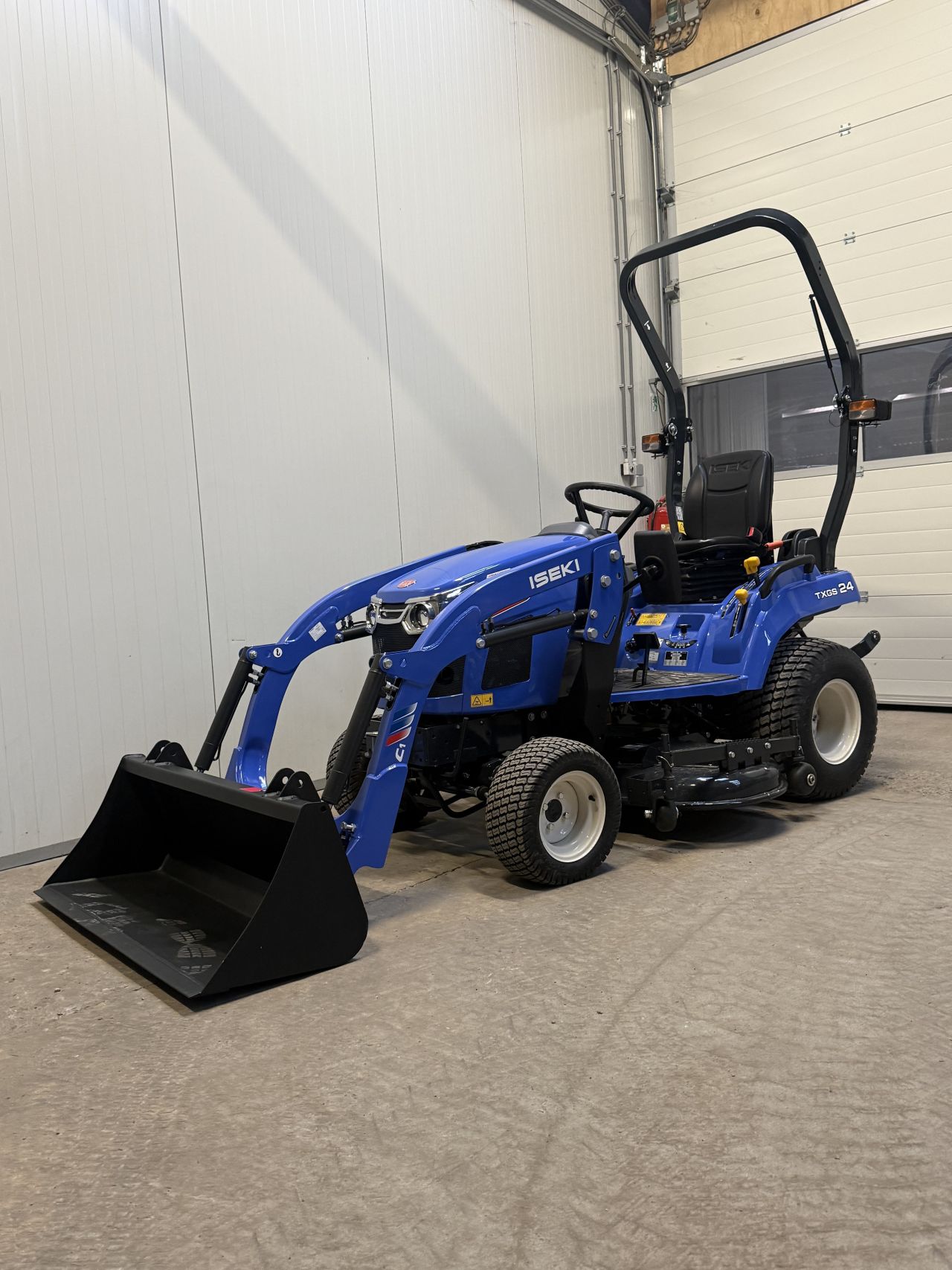 Iseki txgs24 met voorlader demo !