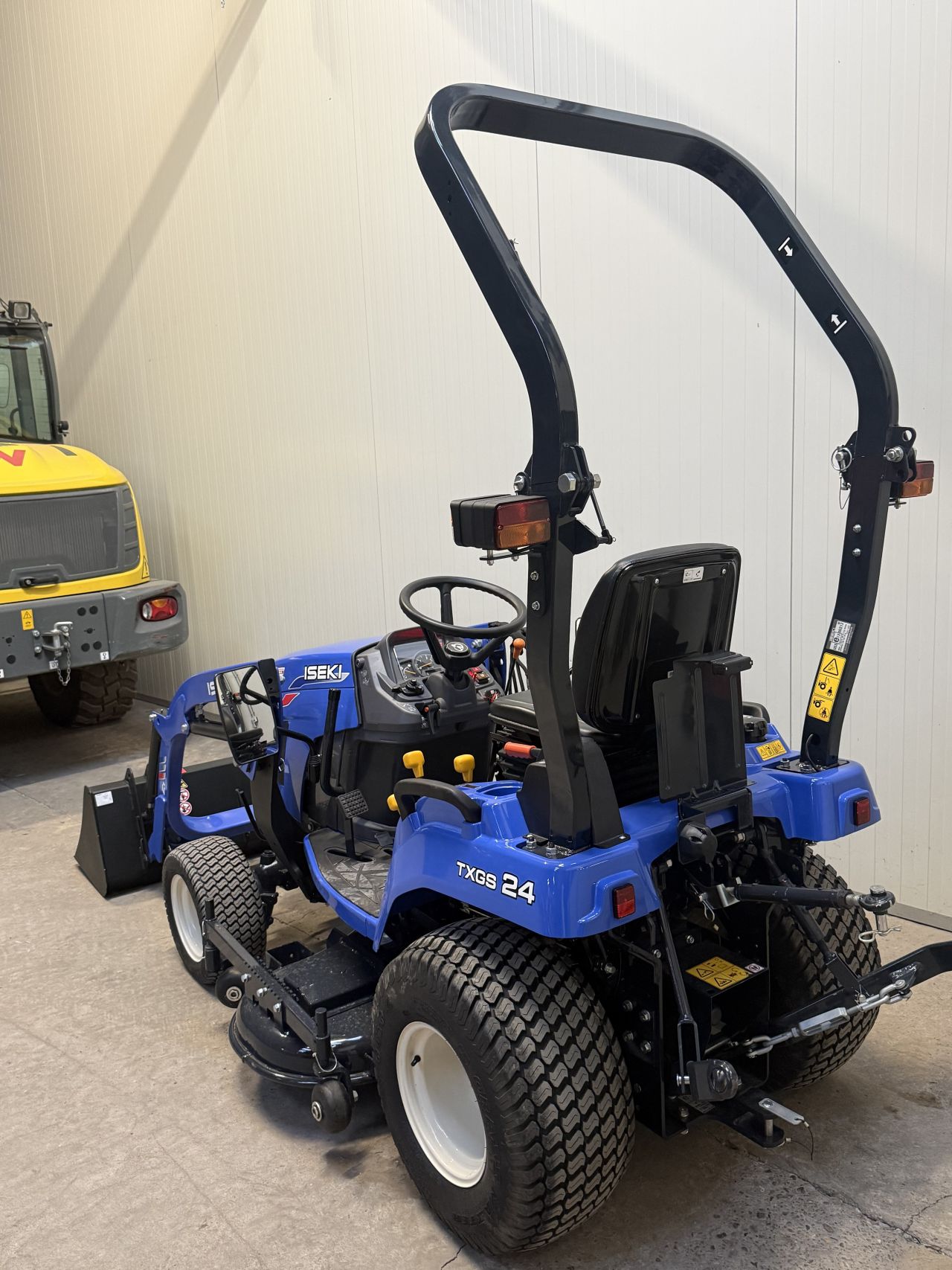 Iseki txgs24 met voorlader demo !