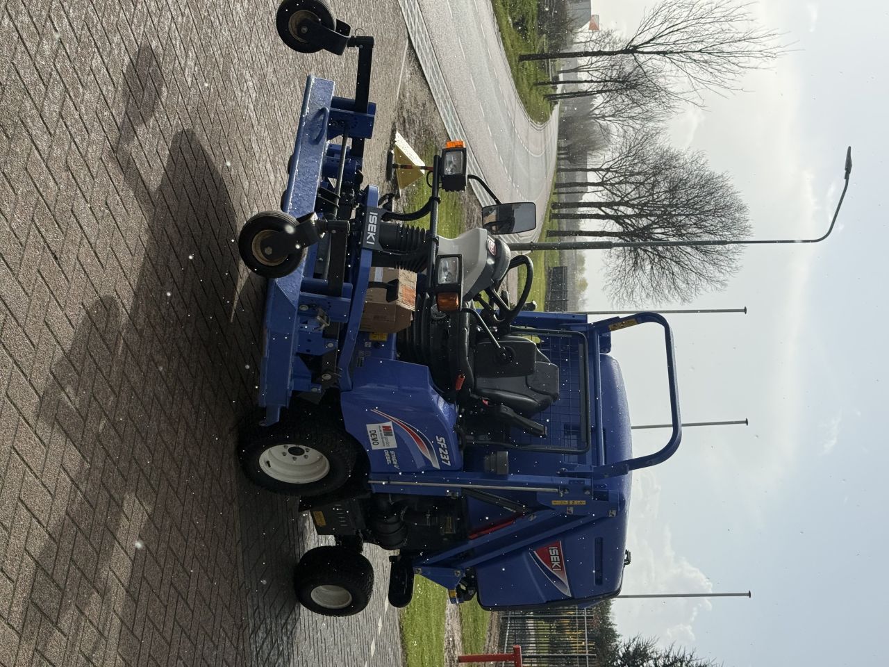 Iseki sf235 demo machine !