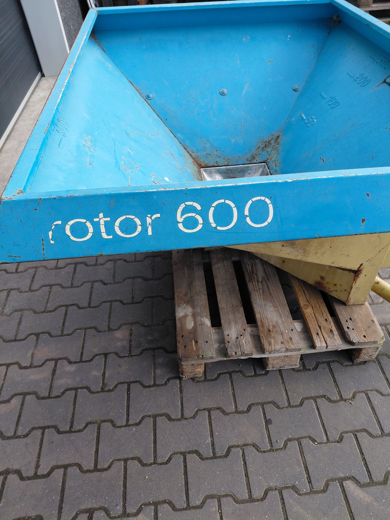 Sulky rotor 600 Kunstmeststrooier