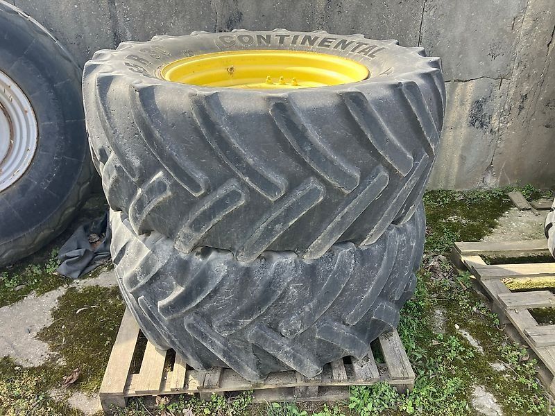 John Deere 540/65R30 auf 12 Loch Felge