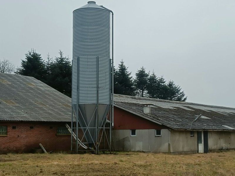 (Måske MHJ) men nok en Dacs ,