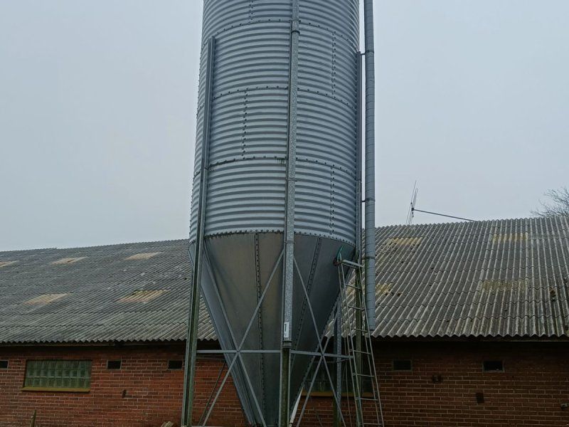 (Måske MHJ) men nok en Dacs ,