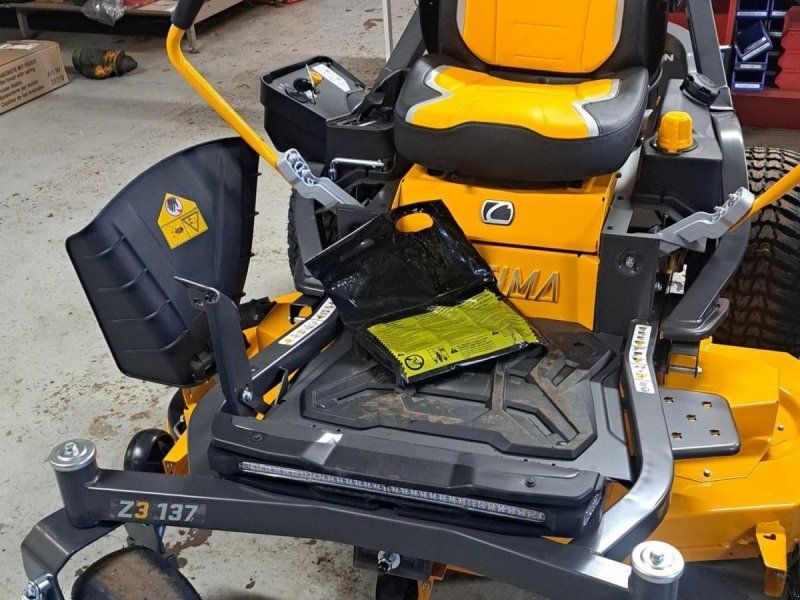 Cub Cadet Z3 137 cm Ny Model Zeroturn