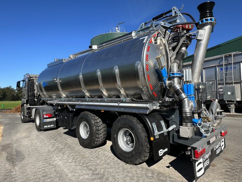 Schwarte Jansky 2-Achs-Tank-Sattellieger mit Überladearm