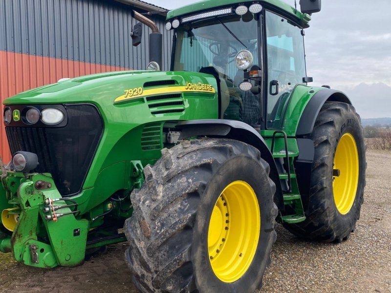 John Deere 7920
