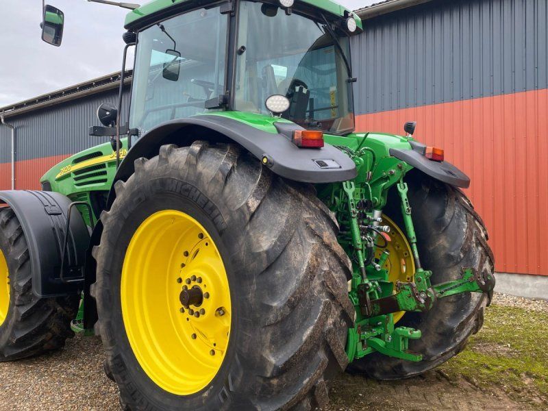 John Deere 7920