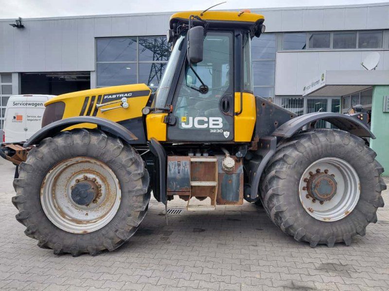 JCB Fastrac 3230