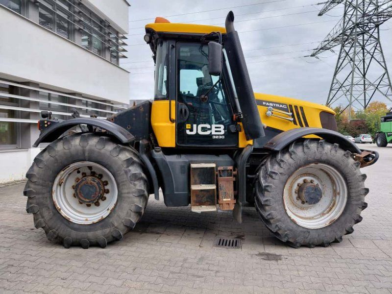 JCB Fastrac 3230