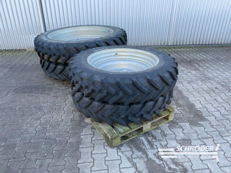 Massey Ferguson 320/85 R34 + 340/85 R48