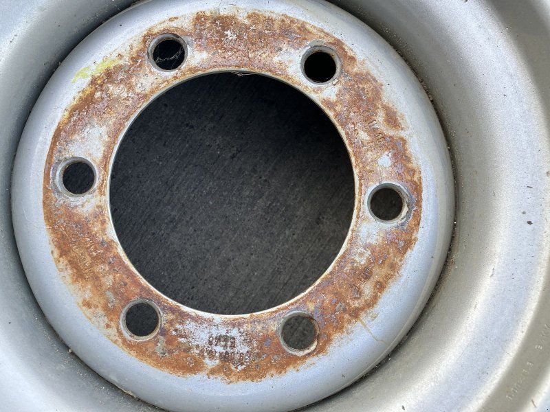 1x 10.75-15.3 BKT Implement