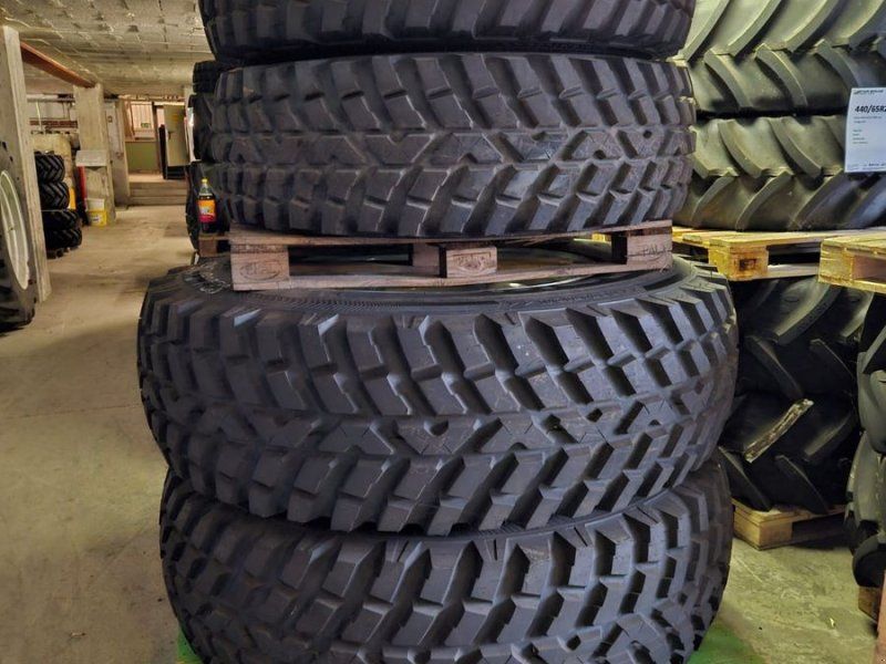 Nokian Kompletträder 540/80R38 und 440/80R28