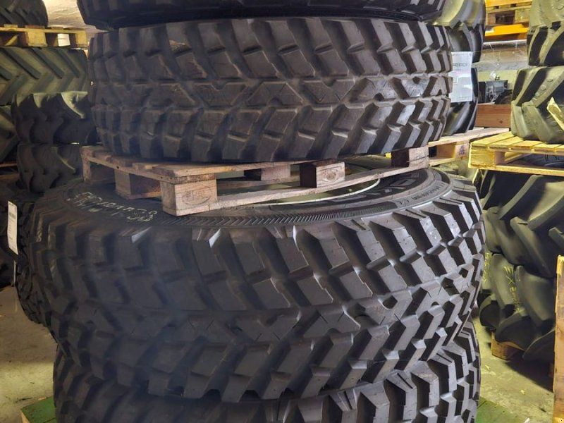 Nokian Kompletträder 540/80R38 und 440/80R28