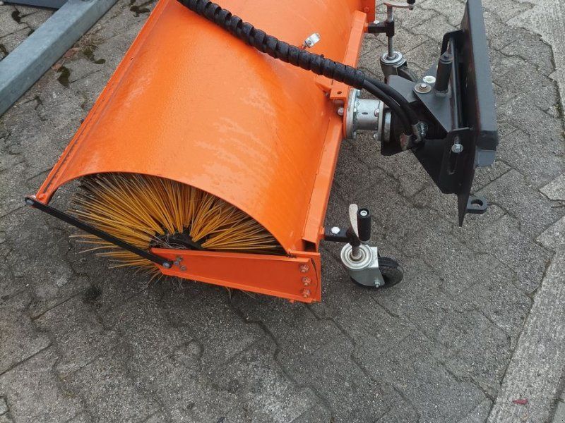 Dominator AT CAST Schwimmkehrbürste