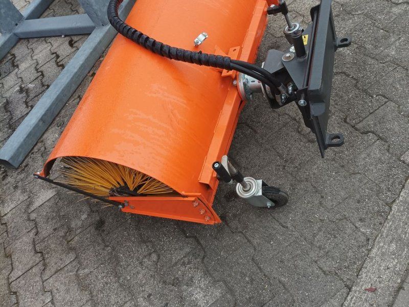 Dominator AT CAST Schwimmkehrbürste