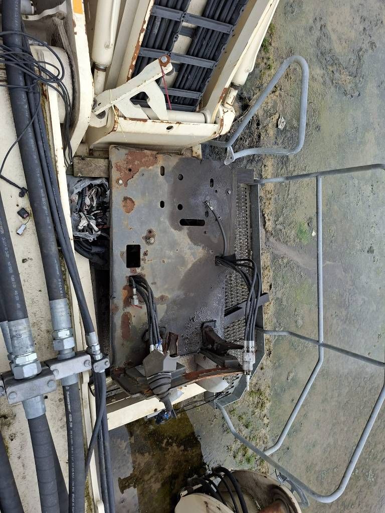 Sennebogen 830 E K17 (only upperstructure with damaged cabin)