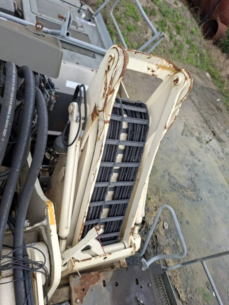 Sennebogen 830 E K17 (only upperstructure with damaged cabin)