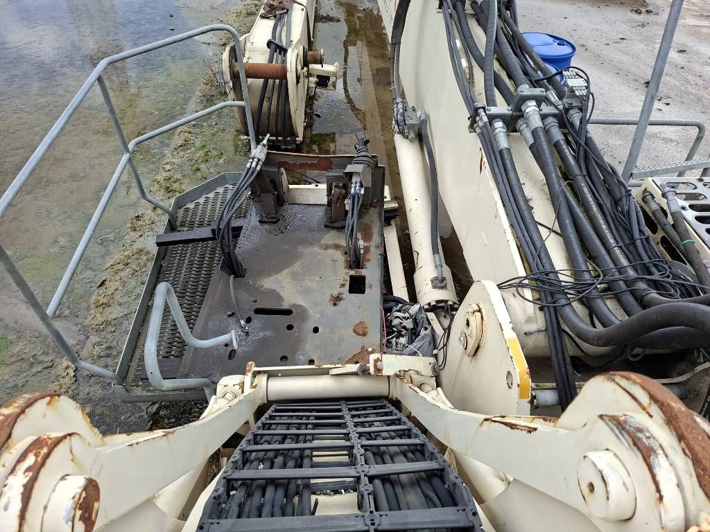 Sennebogen 830 E K17 (only upperstructure with damaged cabin)