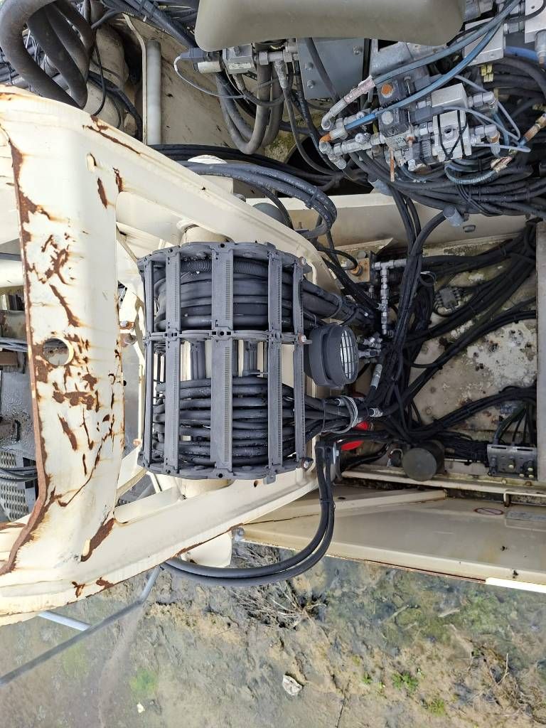 Sennebogen 830 E K17 (only upperstructure with damaged cabin)