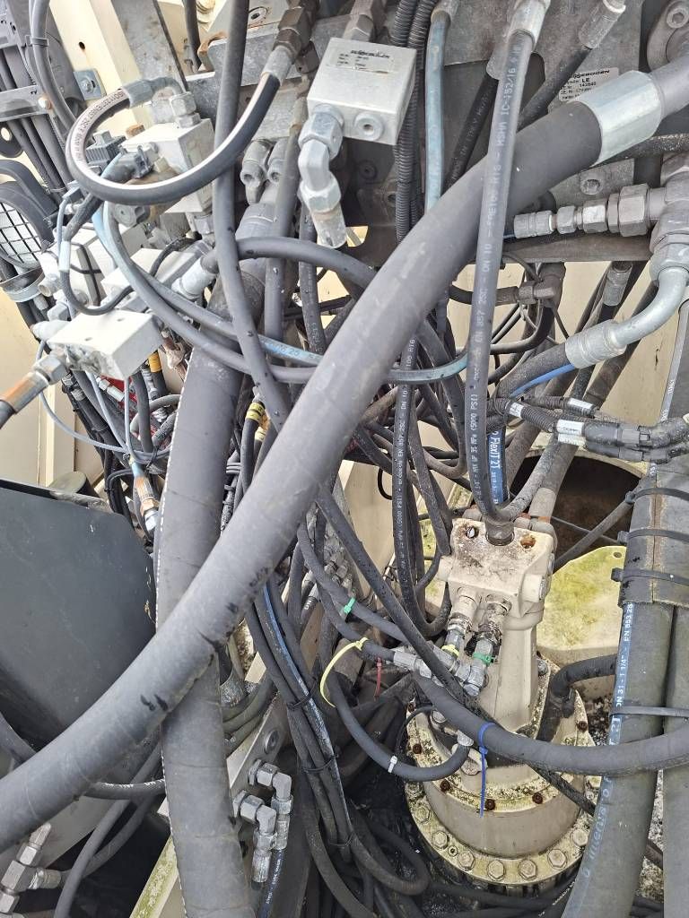 Sennebogen 830 E K17 (only upperstructure with damaged cabin)