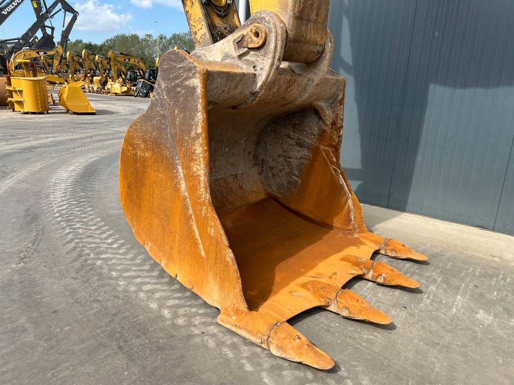 CAT 352F