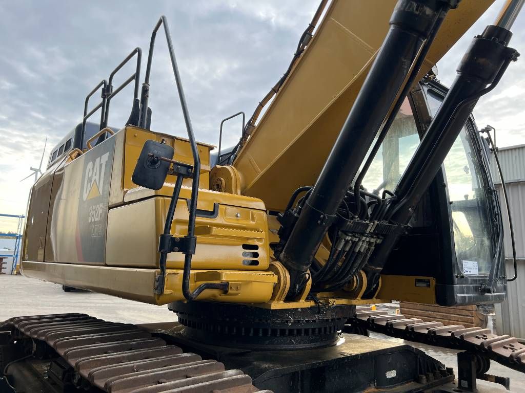 CAT 352FL ME