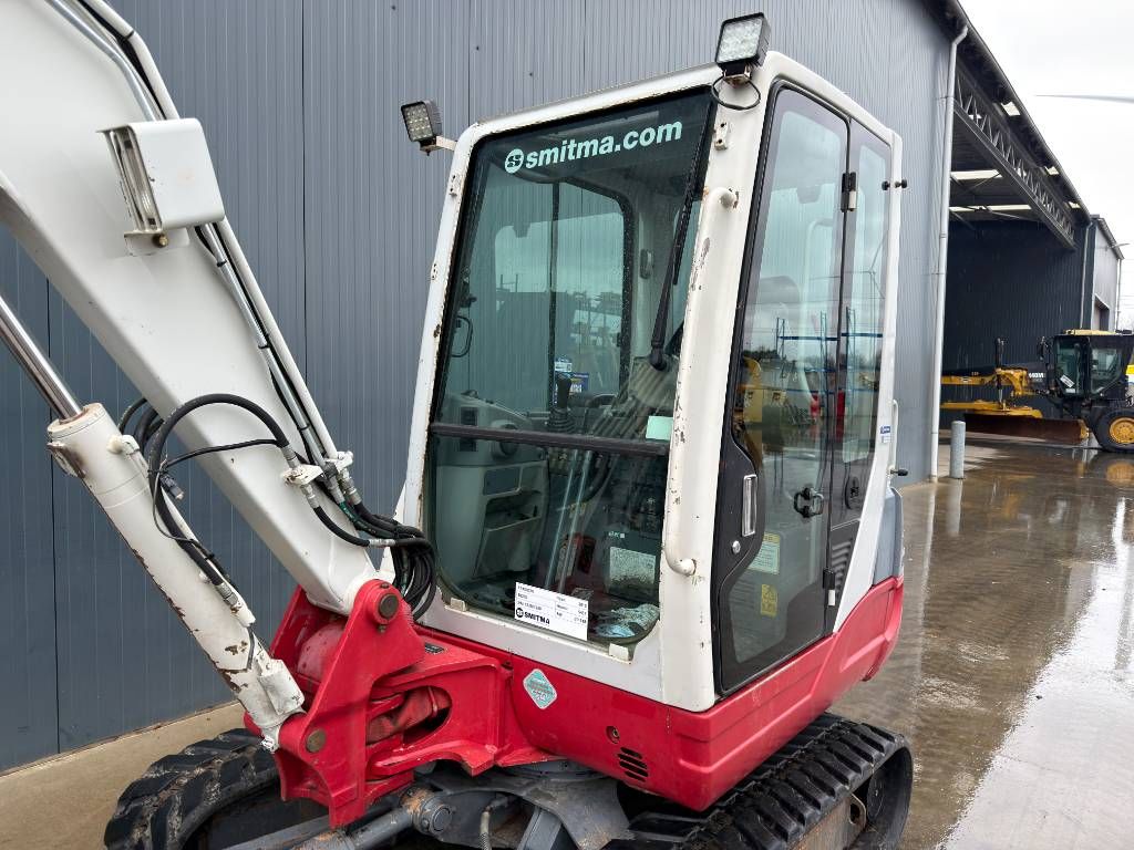 Takeuchi TB235