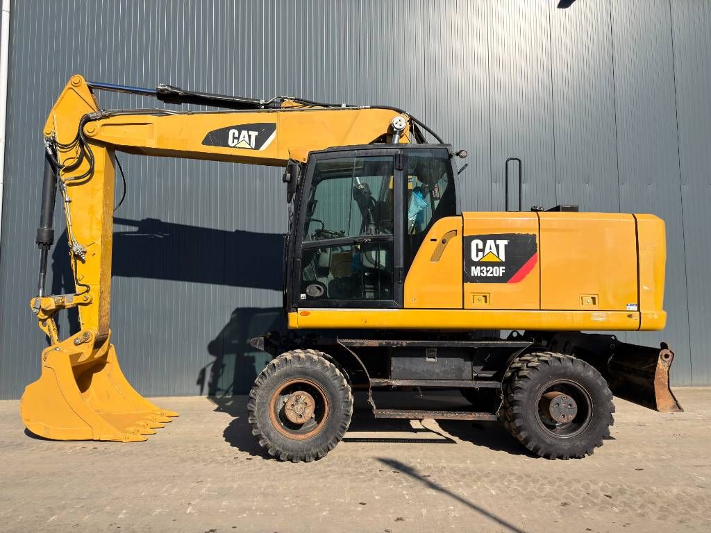 CAT M320F