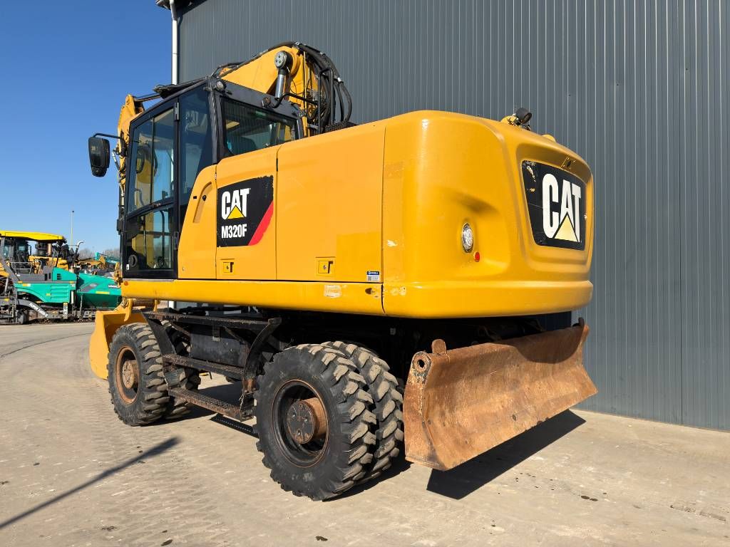 CAT M320F
