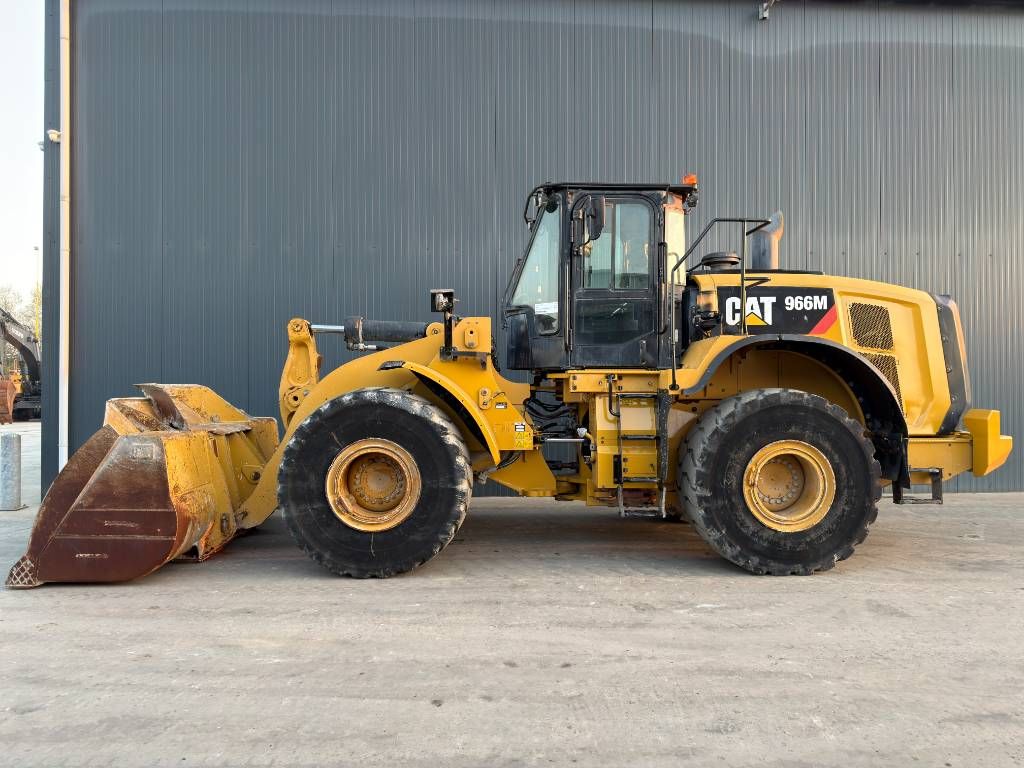 CAT 966M