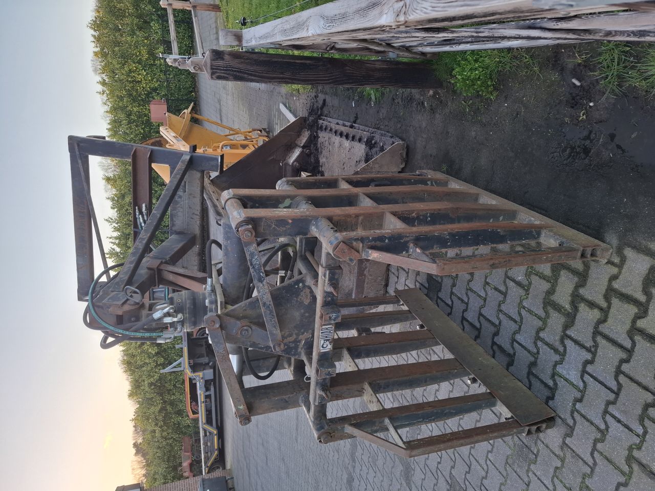 Kubel pallet vorken stenen klem volvo