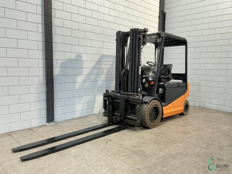 Forklifts Electric Still R60-35 2004 Triplex