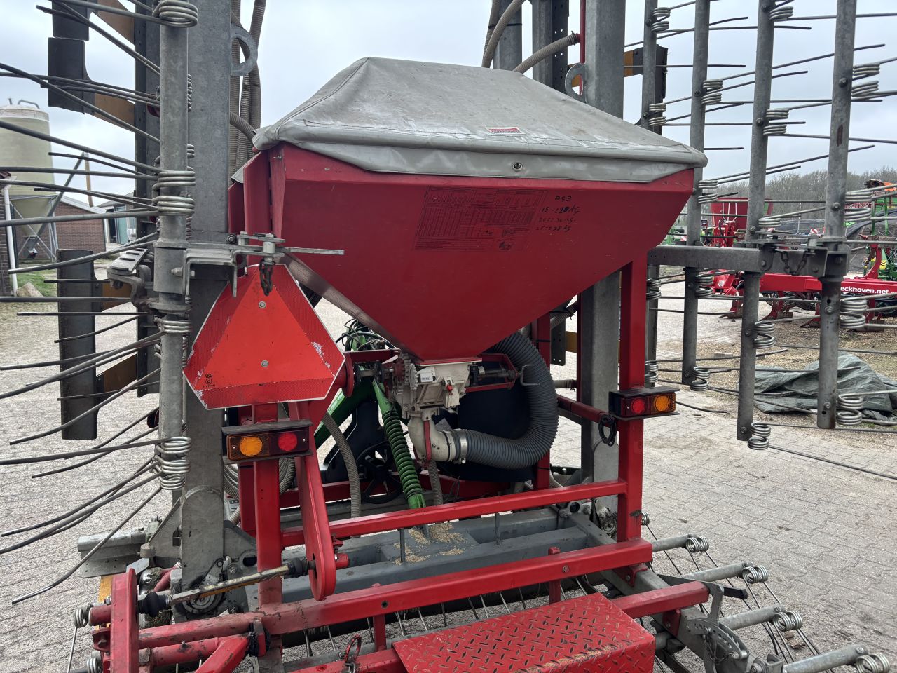 Joskin scariflex 720 weidebeluchter doorzaaier