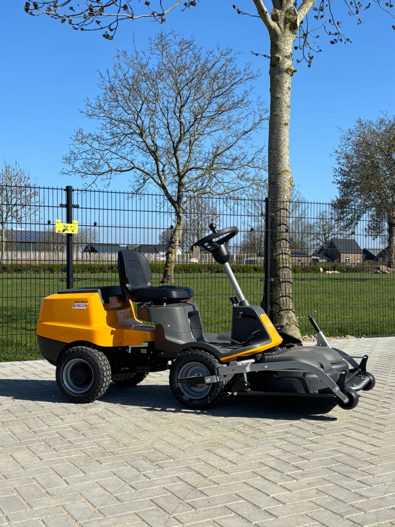 Stiga park 300lc nieuw incl 85cm maaidek !