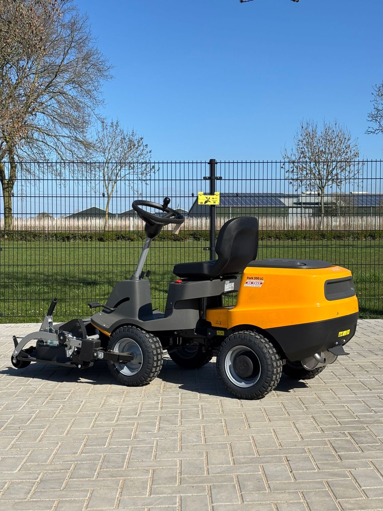 Stiga park 300lc nieuw incl 85cm maaidek !