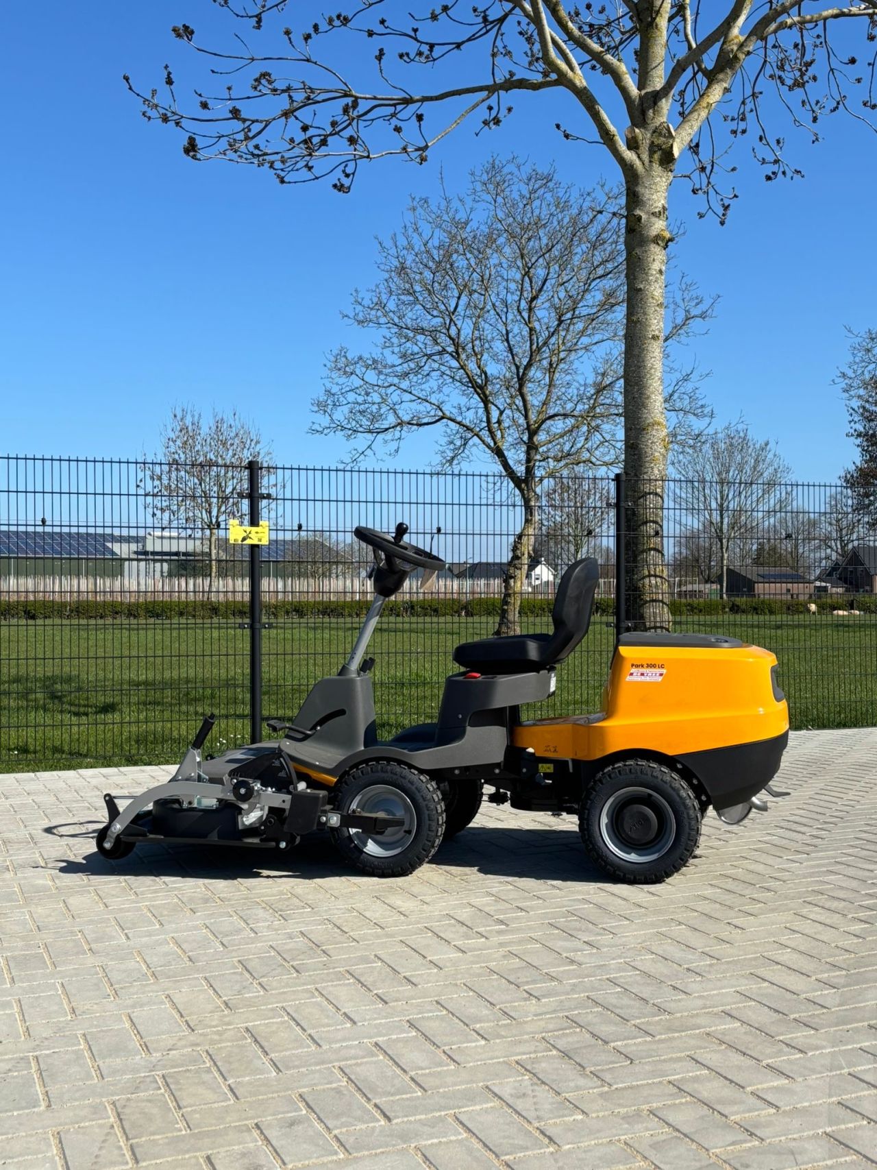 Stiga park 300lc nieuw incl 85cm maaidek !
