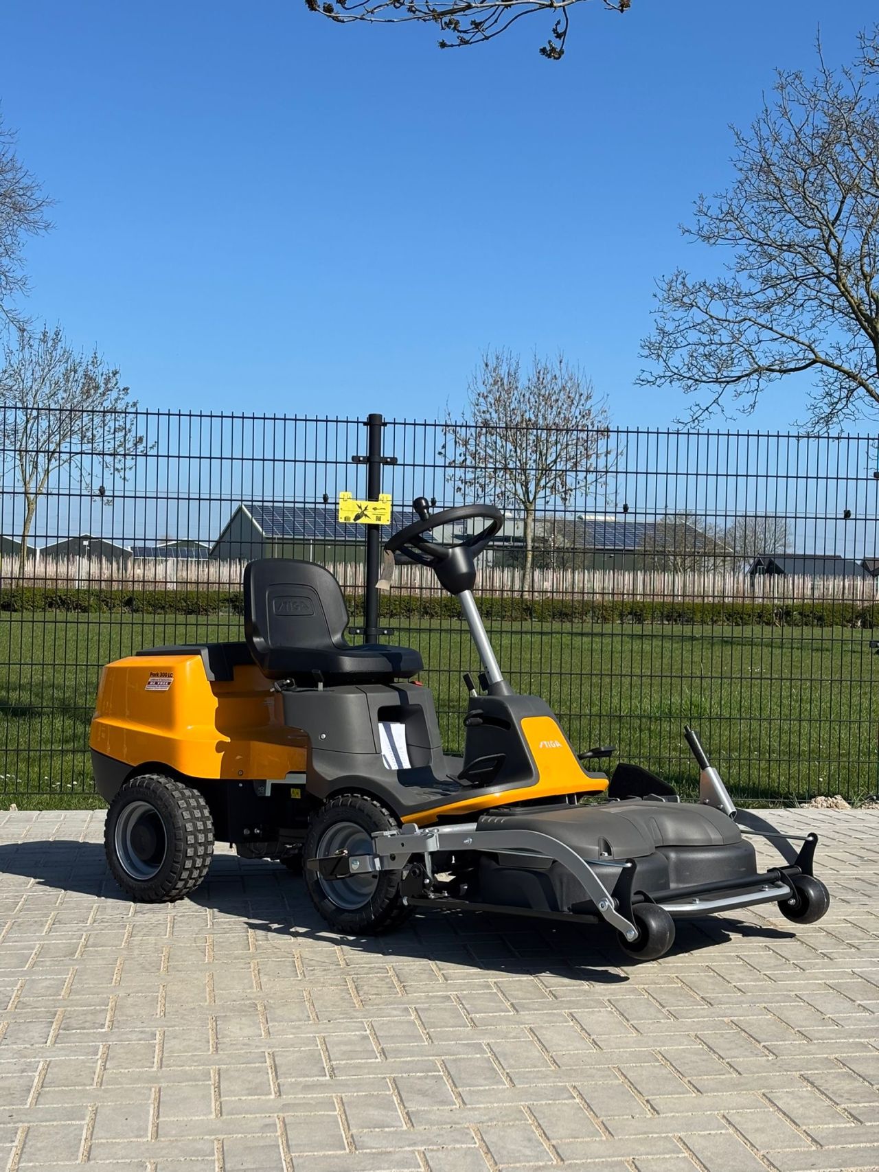 Stiga park 300lc nieuw incl 85cm maaidek !
