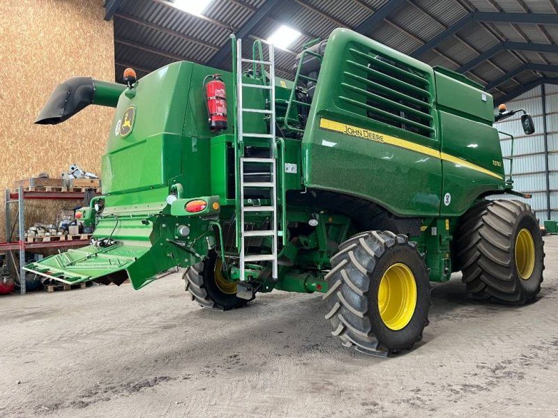John Deere T670