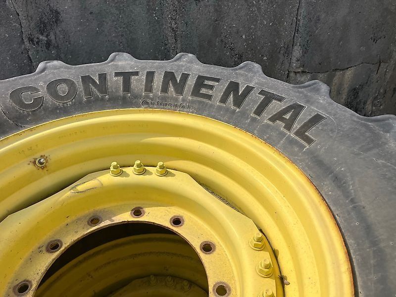 John Deere 540/65R30 auf 12 Loch Felge