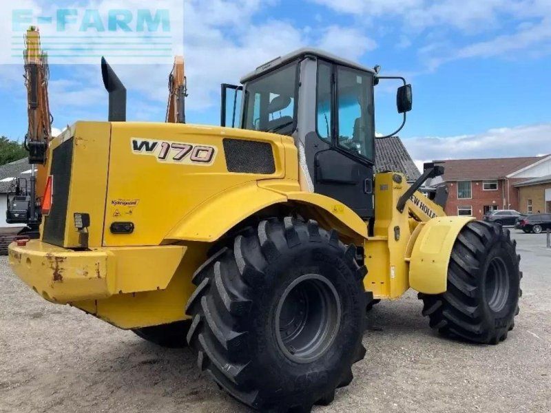 New Holland w 170