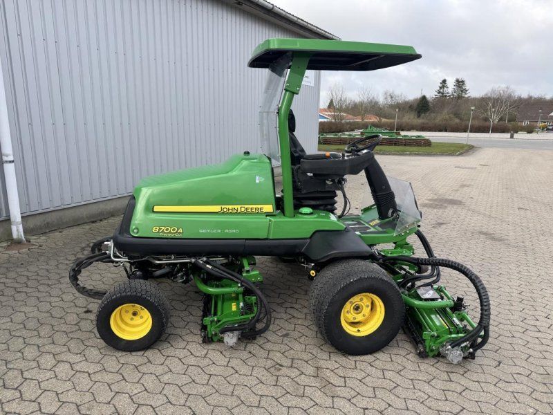 John Deere 8700